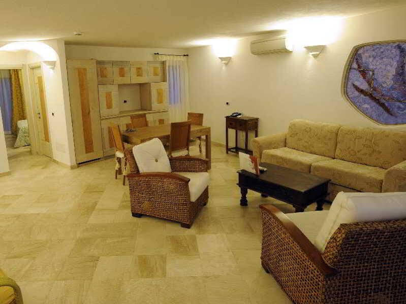Residence Living Poltu Quatu Arzachena Εξωτερικό φωτογραφία